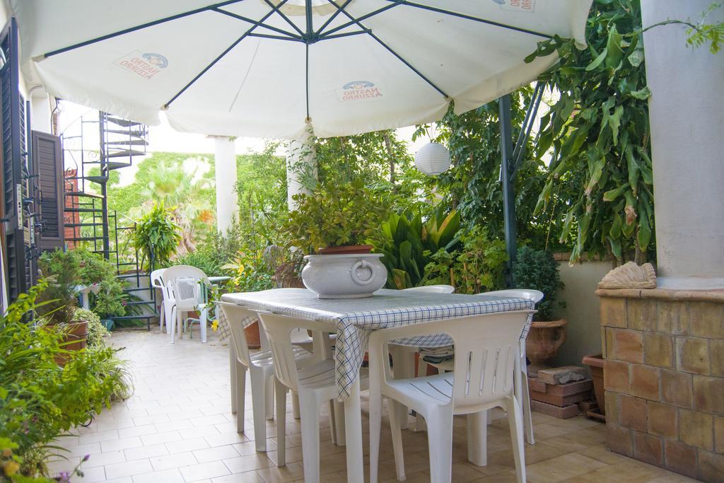 B&B Cactus Giardini-Naxos Exterior foto